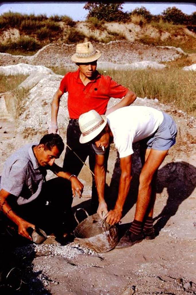 II.5 Pompeii. 1966. Delicate work, with bucket, jug and cement. Photo by Stanley A. Jashemski.
Source: The Wilhelmina and Stanley A. Jashemski archive in the University of Maryland Library, Special Collections (See collection page) and made available under the Creative Commons Attribution-Non Commercial License v.4. See Licence and use details.
J66f0652