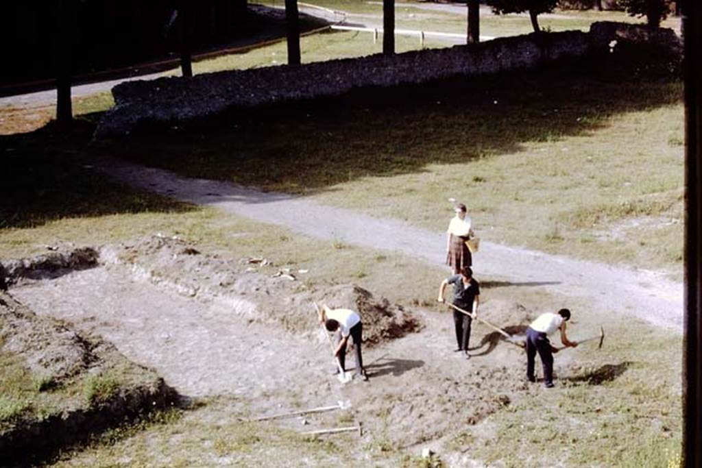 II.5 Pompeii, 1968. Looking south-west across site. Photo by Stanley A. Jashemski.
Source: The Wilhelmina and Stanley A. Jashemski archive in the University of Maryland Library, Special Collections (See collection page) and made available under the Creative Commons Attribution-Non Commercial License v.4. See Licence and use details.
J68f0050