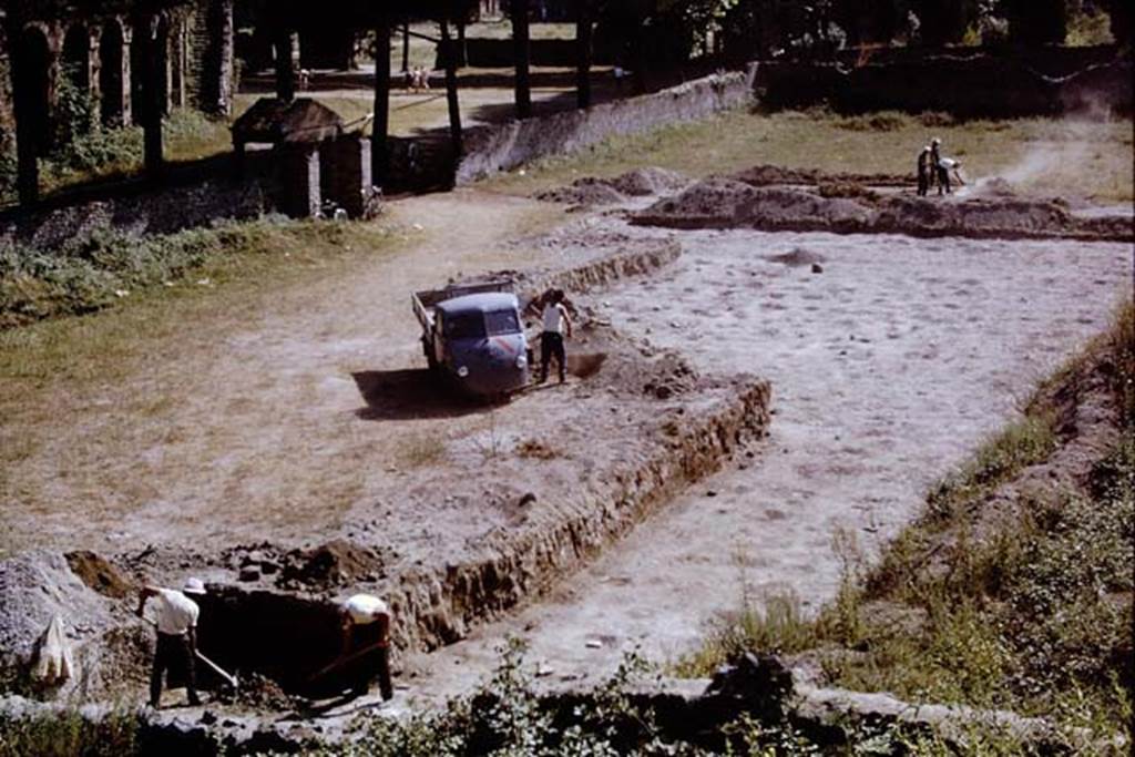II.5 Pompeii, 1968. Looking south-west across site. Photo by Stanley A. Jashemski.
Source: The Wilhelmina and Stanley A. Jashemski archive in the University of Maryland Library, Special Collections (See collection page) and made available under the Creative Commons Attribution-Non Commercial License v.4. See Licence and use details.
J68f0326