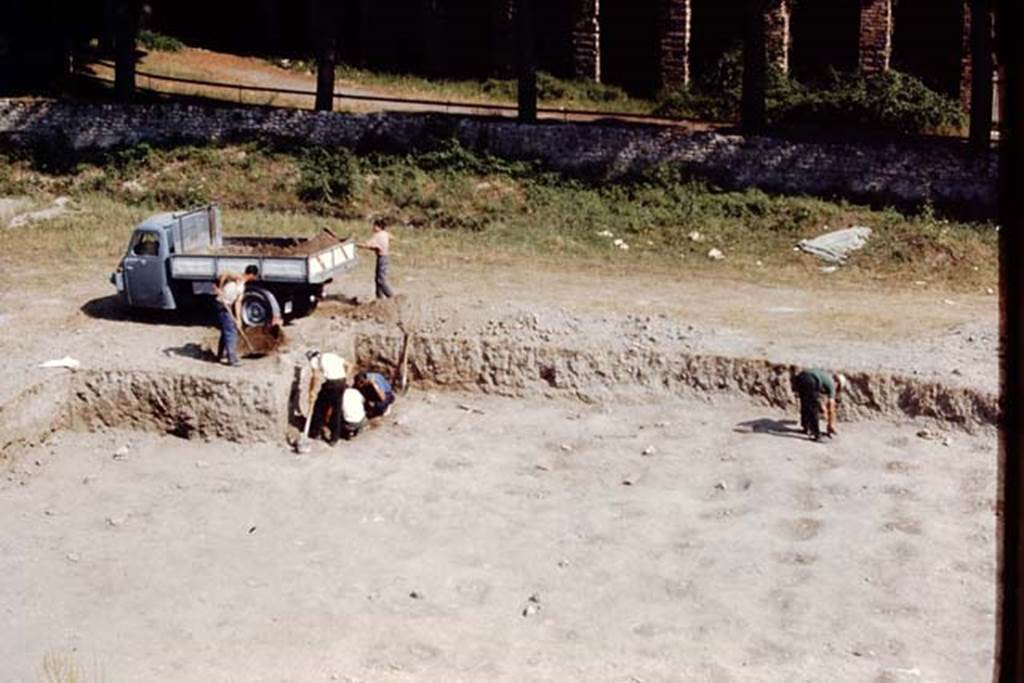 II.5 Pompeii, 1968. Looking south. Photo by Stanley A. Jashemski.
Source: The Wilhelmina and Stanley A. Jashemski archive in the University of Maryland Library, Special Collections (See collection page) and made available under the Creative Commons Attribution-Non Commercial License v.4. See Licence and use details.
J68f0358
