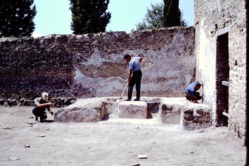 II.5 Pompeii, 1968. Cleaned triclinium. Photo by Stanley A. Jashemski.
Source: The Wilhelmina and Stanley A. Jashemski archive in the University of Maryland Library, Special Collections (See collection page) and made available under the Creative Commons Attribution-Non Commercial License v.4. See Licence and use details.
J68f1073