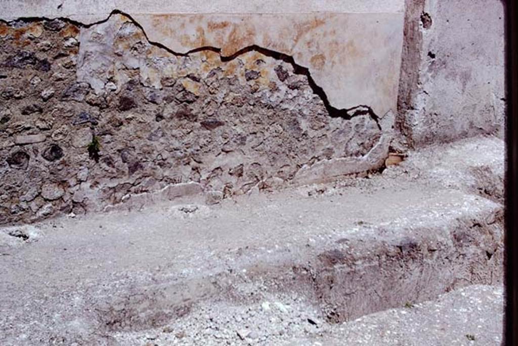 ll.5 Pompeii, 1968. Looking towards north wall behind triclinium in north-west corner. Photo by Stanley A. Jashemski.
Source: The Wilhelmina and Stanley A. Jashemski archive in the University of Maryland Library, Special Collections (See collection page) and made available under the Creative Commons Attribution-Non Commercial License v.4. See Licence and use details.
J68f1936