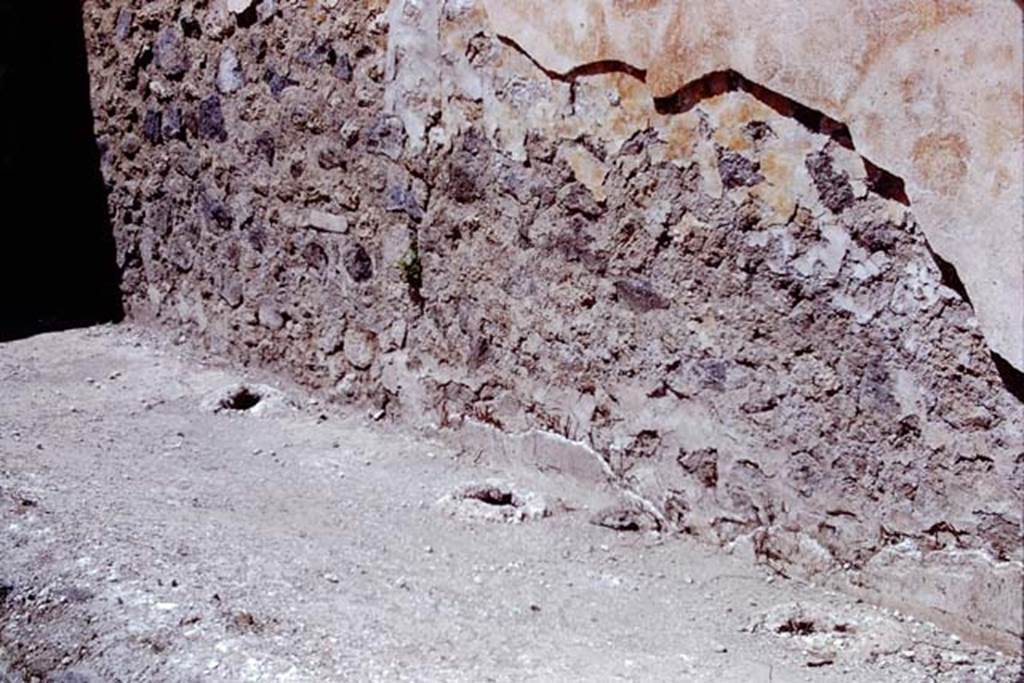 ll.5 Pompeii, 1968. Looking north-west across triclinium. Photo by Stanley A. Jashemski.
Source: The Wilhelmina and Stanley A. Jashemski archive in the University of Maryland Library, Special Collections (See collection page) and made available under the Creative Commons Attribution-Non Commercial License v.4. See Licence and use details.
J68f1939