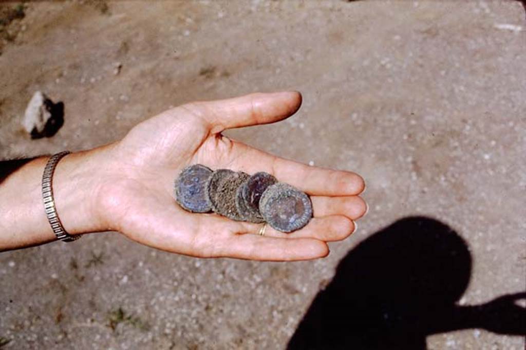 ll.5 Pompeii, 1968. Coins found near north side of site. Photo by Stanley A. Jashemski.
Source: The Wilhelmina and Stanley A. Jashemski archive in the University of Maryland Library, Special Collections (See collection page) and made available under the Creative Commons Attribution-Non Commercial License v.4. See Licence and use details.
J68f1683