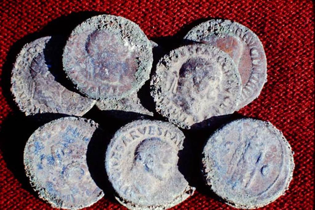 II.5 Pompeii, 1968. Coins found. Photo by Stanley A. Jashemski.
Source: The Wilhelmina and Stanley A. Jashemski archive in the University of Maryland Library, Special Collections (See collection page) and made available under the Creative Commons Attribution-Non Commercial License v.4. See Licence and use details.
J68f1732