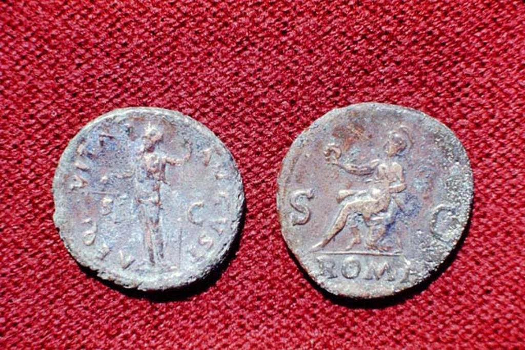 II.5 Pompeii, 1968. Detail of reverse of coins. Photo by Stanley A. Jashemski.
Source: The Wilhelmina and Stanley A. Jashemski archive in the University of Maryland Library, Special Collections (See collection page) and made available under the Creative Commons Attribution-Non Commercial License v.4. See Licence and use details.
J68f1786