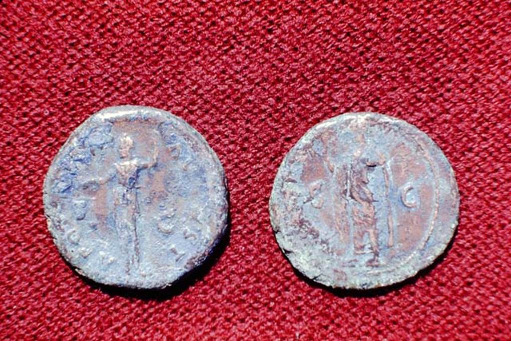 II.5 Pompeii, 1968. Detail of reverse of coins. Photo by Stanley A. Jashemski.
Source: The Wilhelmina and Stanley A. Jashemski archive in the University of Maryland Library, Special Collections (See collection page) and made available under the Creative Commons Attribution-Non Commercial License v.4. See Licence and use details.
J68f1788