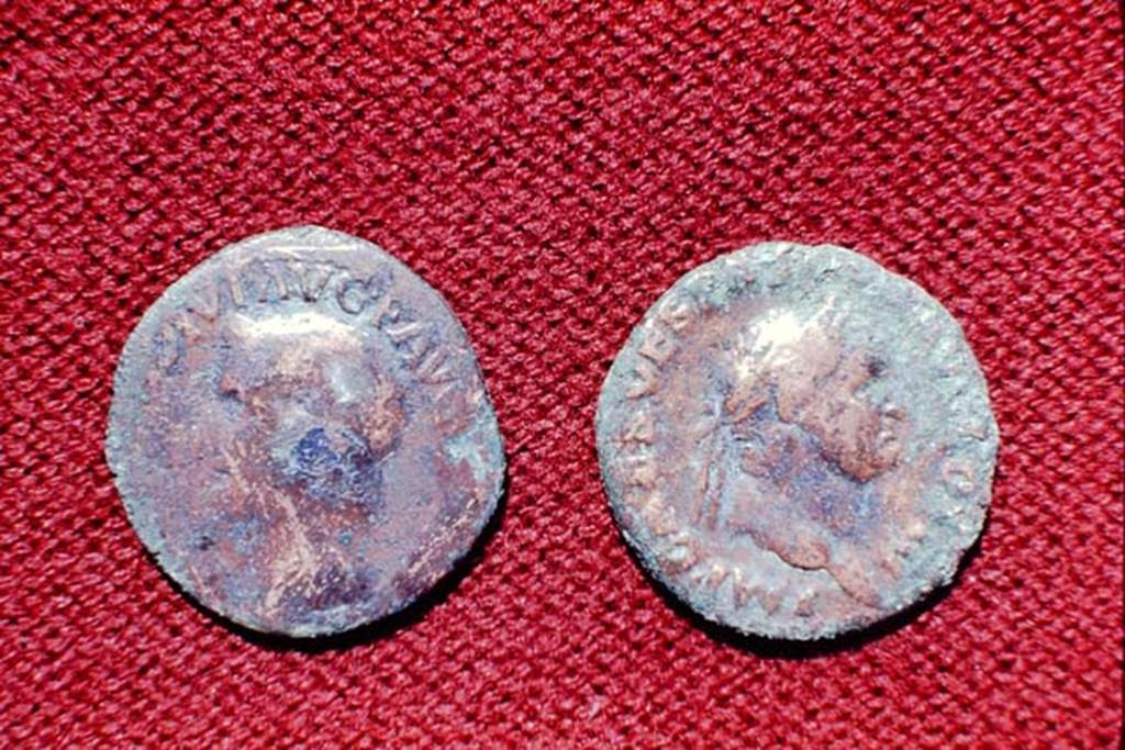 II.5 Pompeii, 1968. Detail of coins. Photo by Stanley A. Jashemski.
Source: The Wilhelmina and Stanley A. Jashemski archive in the University of Maryland Library, Special Collections (See collection page) and made available under the Creative Commons Attribution-Non Commercial License v.4. See Licence and use details.
J68f1791