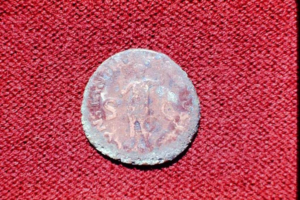 II.5 Pompeii, 1968. Detail of reverse of coin. Photo by Stanley A. Jashemski.
Source: The Wilhelmina and Stanley A. Jashemski archive in the University of Maryland Library, Special Collections (See collection page) and made available under the Creative Commons Attribution-Non Commercial License v.4. See Licence and use details.
J68f1796