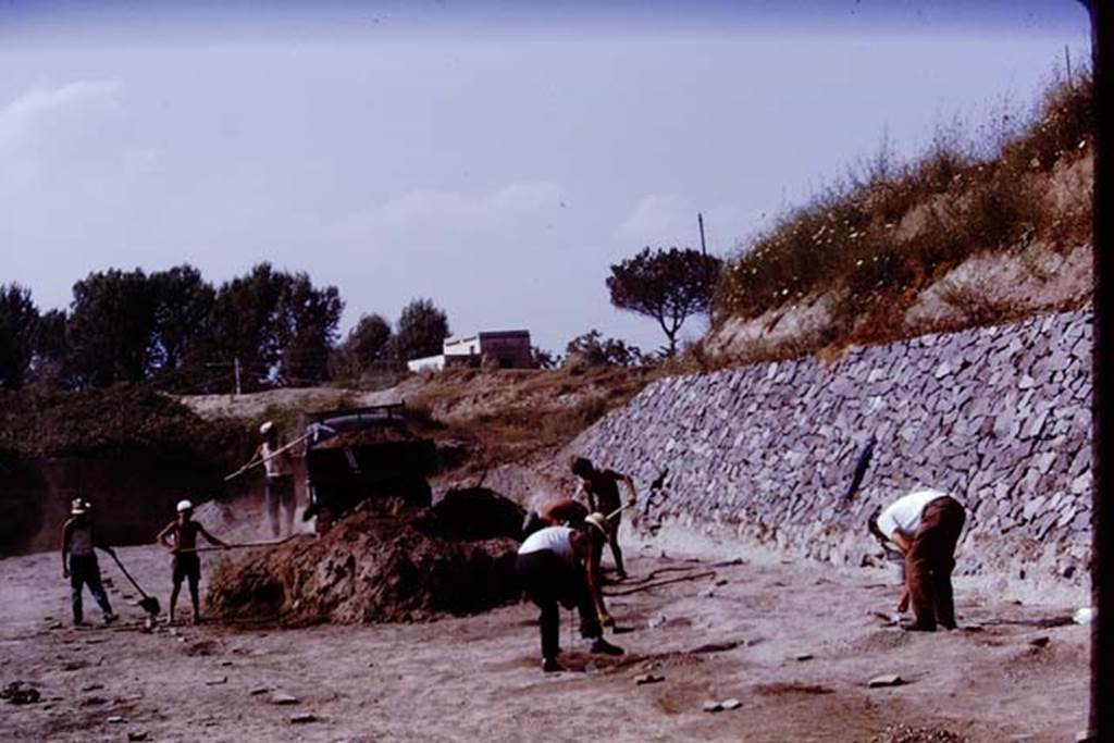 II.5 Pompeii. 1970. Digging near the new retaining wall. Photo by Stanley A. Jashemski.
Source: The Wilhelmina and Stanley A. Jashemski archive in the University of Maryland Library, Special Collections (See collection page) and made available under the Creative Commons Attribution-Non Commercial License v.4. See Licence and use details.
J70f0554