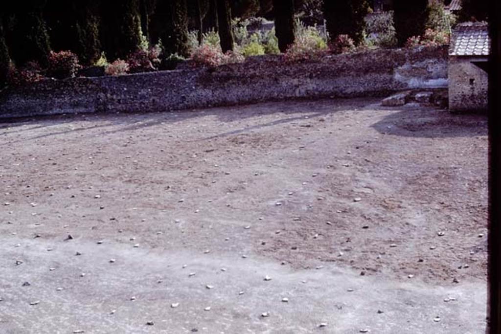 II.5 Pompeii. 1970. Looking west across completed site. Photo by Stanley A. Jashemski.
Source: The Wilhelmina and Stanley A. Jashemski archive in the University of Maryland Library, Special Collections (See collection page) and made available under the Creative Commons Attribution-Non Commercial License v.4. See Licence and use details.
J70f0801