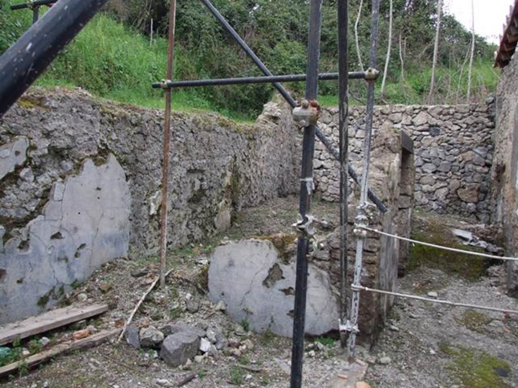 III.2.1 Pompeii.  March 2009.  Looking north west from Exedra  to remains of rooms 18 and 19.