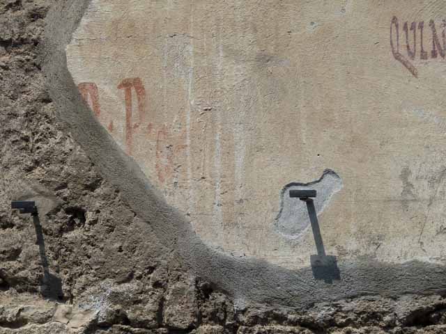 III.2.1 Pompeii. May 2010. Graffiti outside House of Aulus Trebius Valens.  
