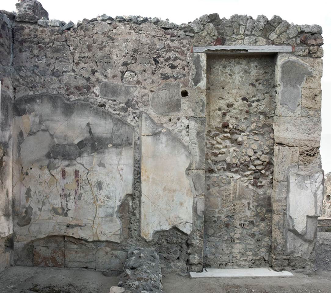 V.1.7 Pompeii. c.2005-7. Room 14, north wall of west ala. Photo by Hans Thorwid. 
Photo courtesy of the Swedish Pompeii Project. 
