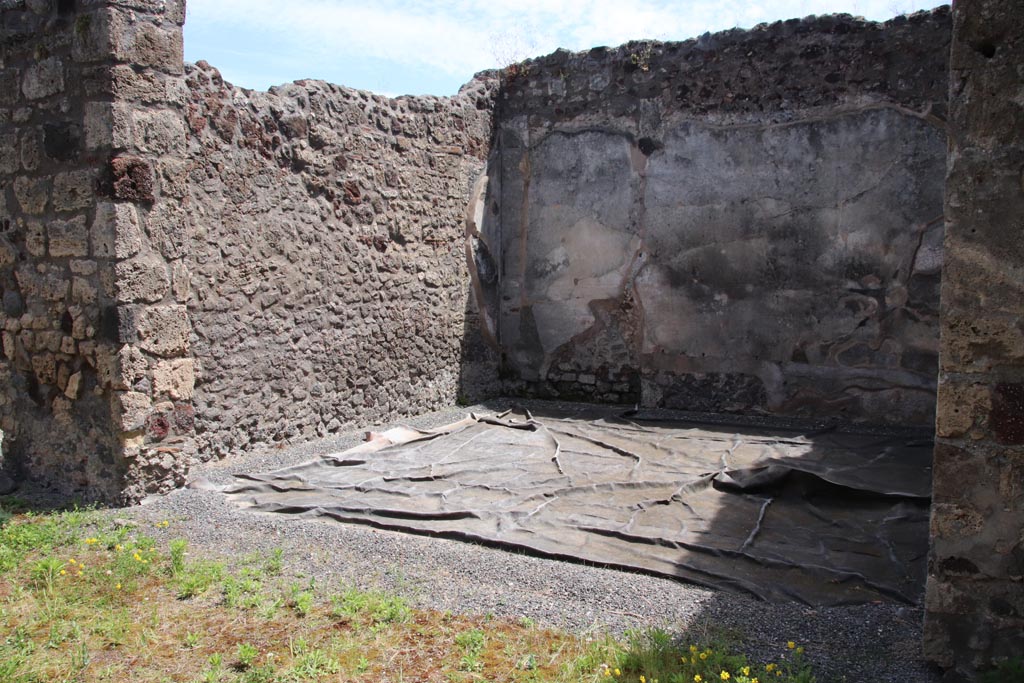 V.1.17 Pompeii. May 2024. Room 18, looking south-east. Photo courtesy of Klaus Heese.