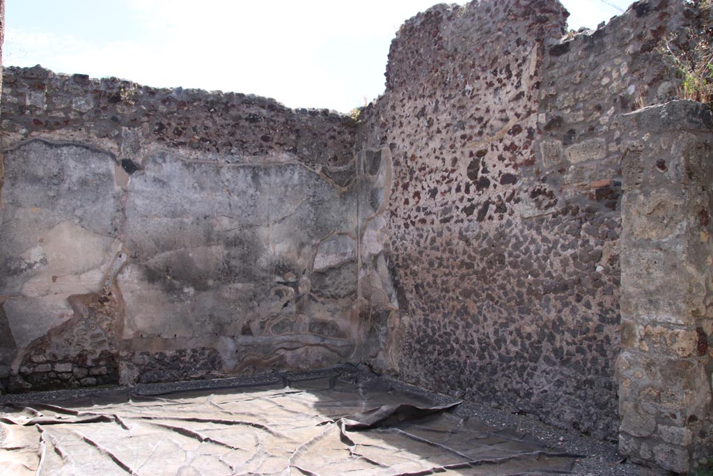 V.1.17 Pompeii. May 2024. Room 18, looking south-west. Photo courtesy of Klaus Heese.