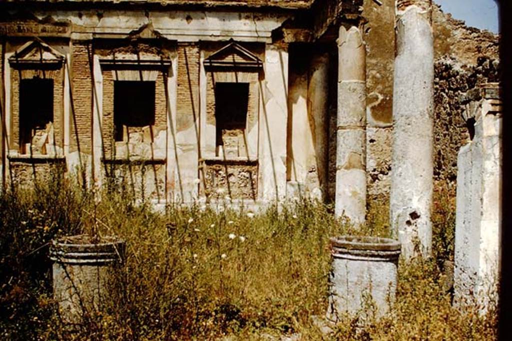 V.1.7 Pompeii. 1959. Room 17, peristyle. Photo by Stanley A. Jashemski.
Source: The Wilhelmina and Stanley A. Jashemski archive in the University of Maryland Library, Special Collections (See collection page) and made available under the Creative Commons Attribution-Non Commercial License v.4. See Licence and use details.
J59f0433
