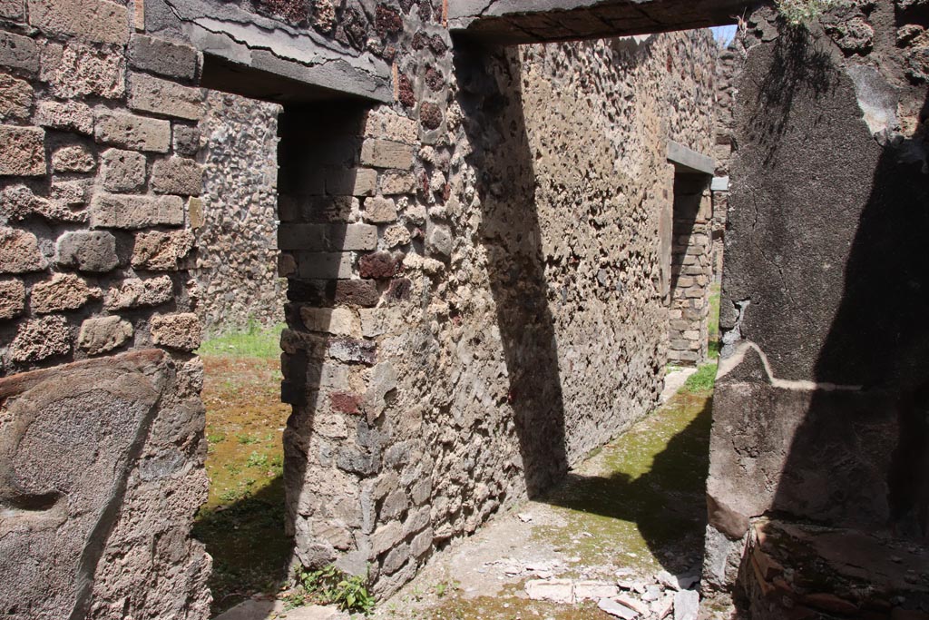 V.1.7 Pompeii. May 2024. North side of Corridor (h1) with two doorways into room “g”. Photo courtesy of Klaus Heese.