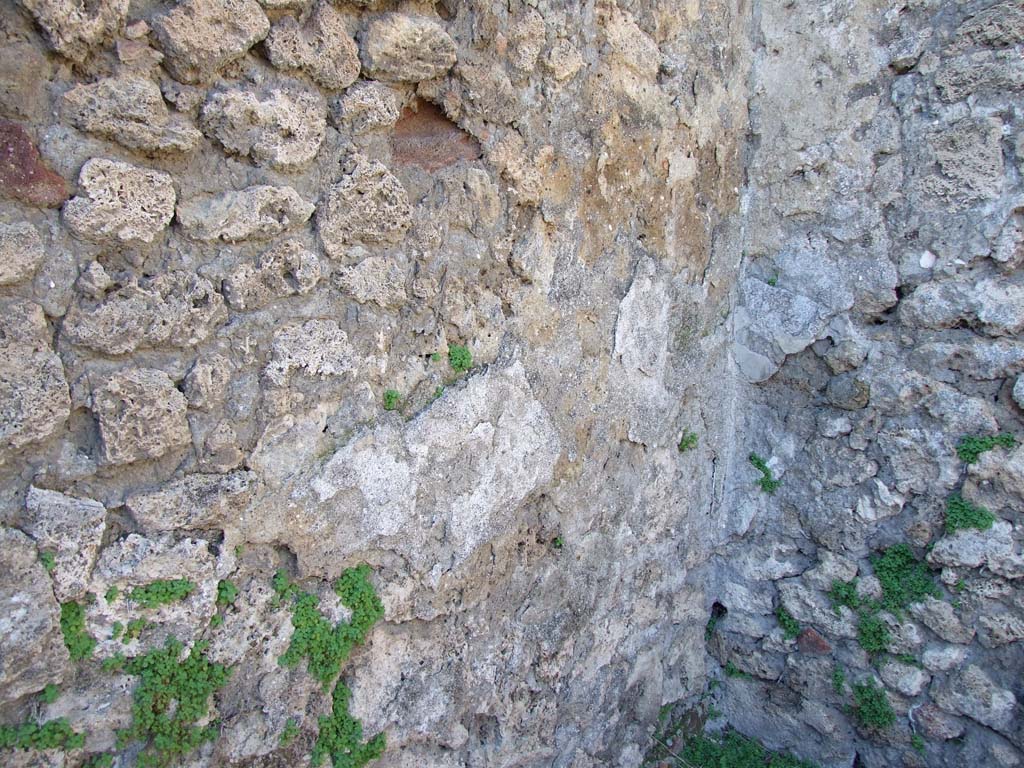 V.3.8 Pompeii. March 2009. North-west corner of atrium bakery area.