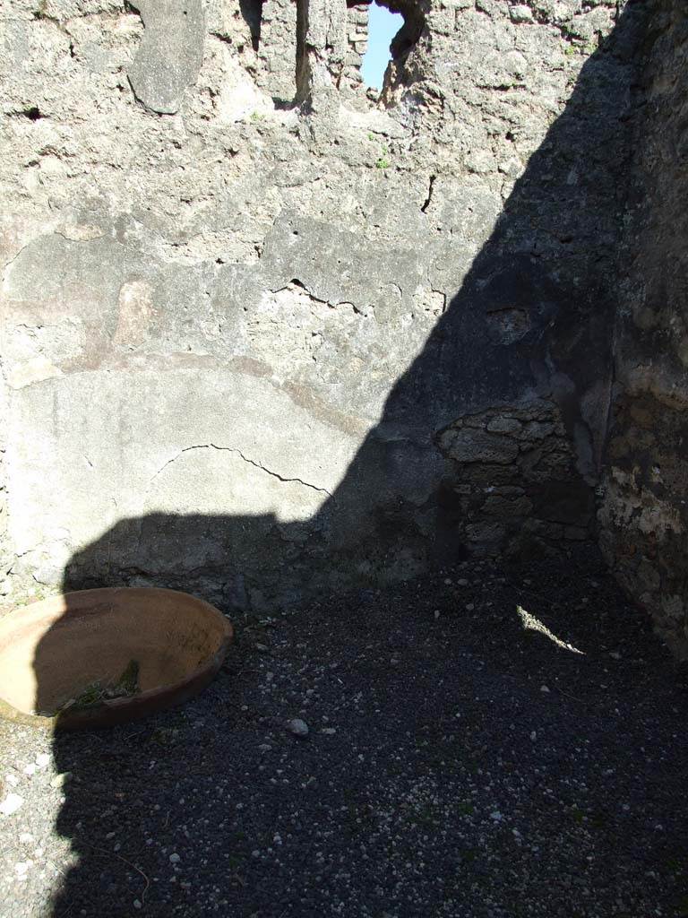 V.3.8 Pompeii. March 2009. Small room on east side of oven.