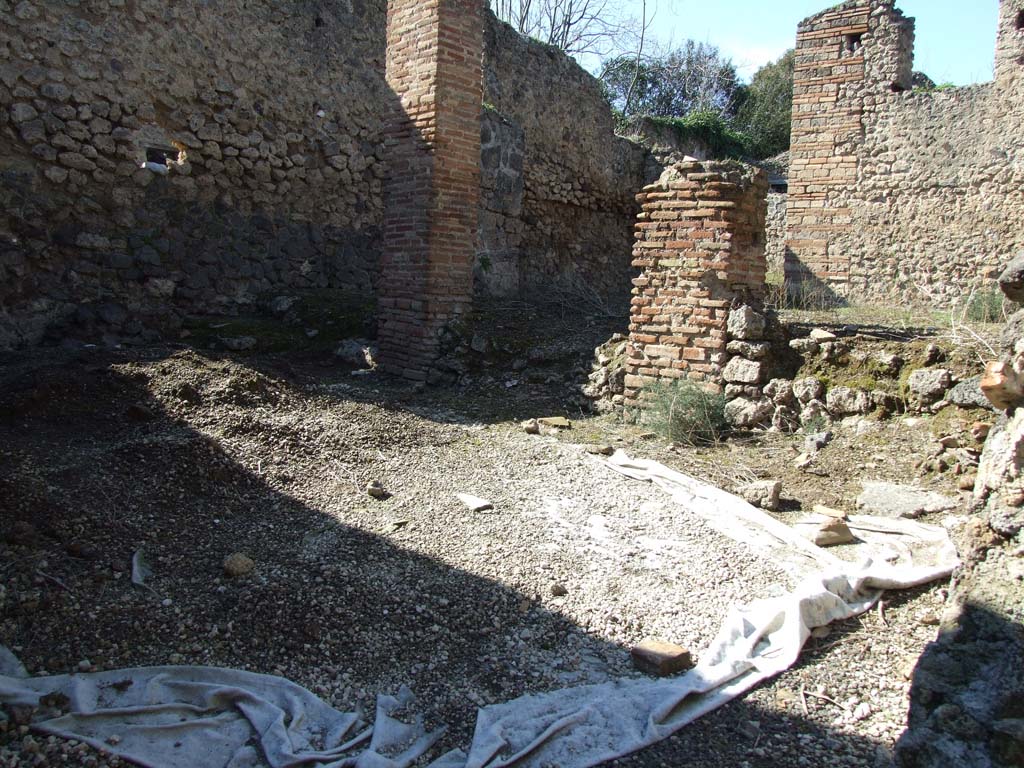 V.3.8 Pompeii. March 2009. Looking north across garden (a) from the portico which was supported by two brick pillars.
See Jashemski, W. F., 1993. The Gardens of Pompeii, Volume II: Appendices. New York: Caratzas. (p114).