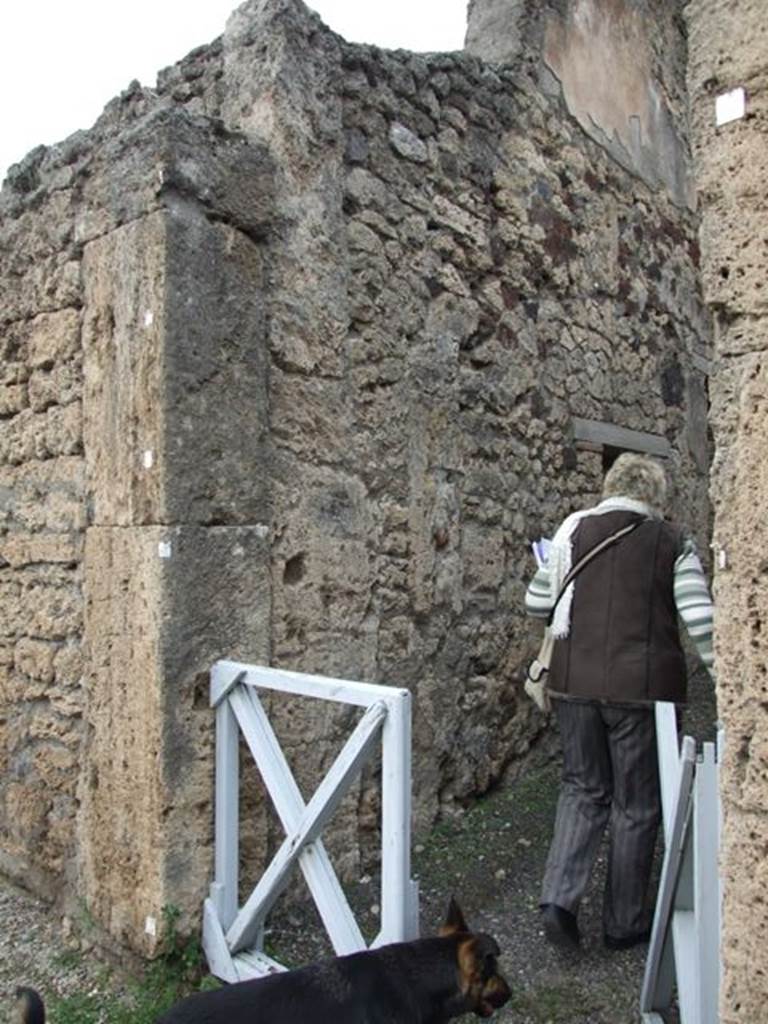 V.3.8 Pompeii. December 2007. West wall of entrance fauces. Note the double thickness of the front wall. This was to align the building with others along the south side of the insula. See Van der Poel, H. B., 1986. Corpus Topographicum Pompeianum, Part IIIA. Austin: University of Texas. (p.76).