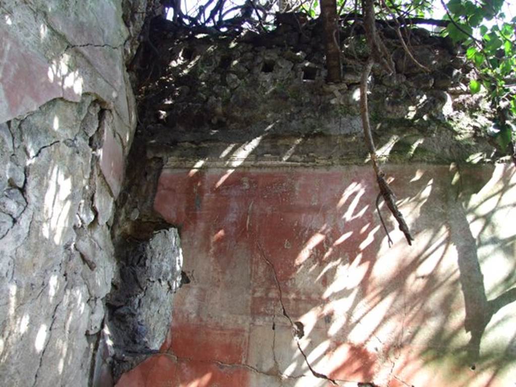 V.4.13 Pompeii. March 2009. Triclinium R , north-east corner.