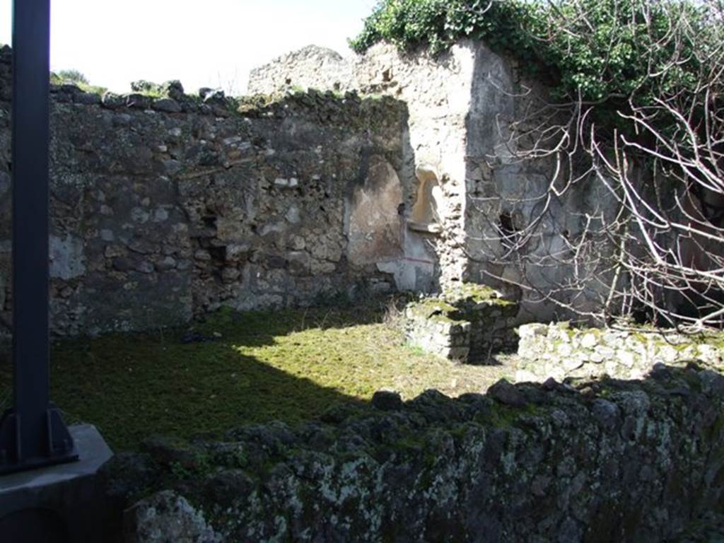 V.4.13 Pompeii.  March 2009.  Diaeta.  Looking north west across garden.