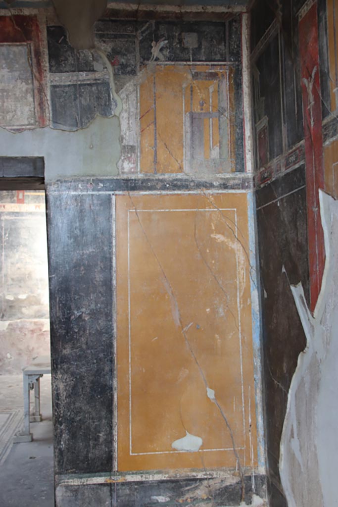 V.4.a Pompeii. October 2023.
Room ‘g’, upper north wall in north-east corner. Photo courtesy of Klaus Heese.