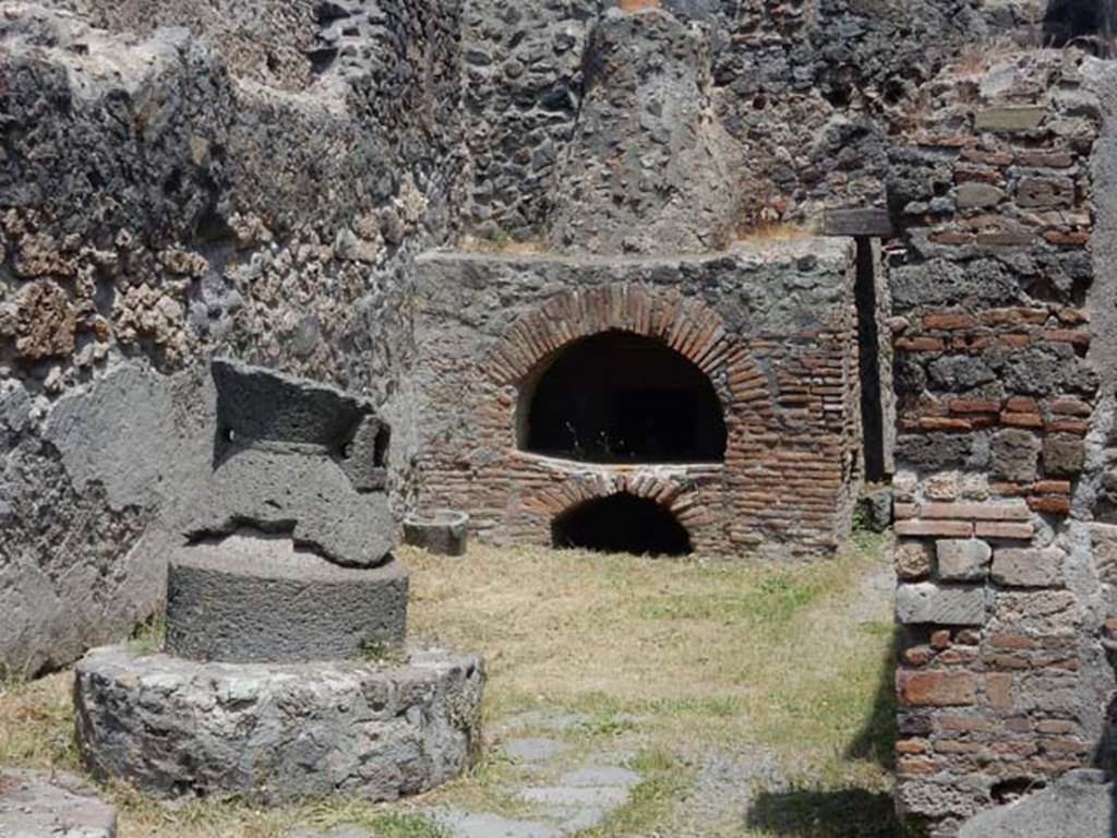 VI.2.6 Pompeii. May 2017. Looking towards oven. Photo courtesy of Buzz Ferebee.