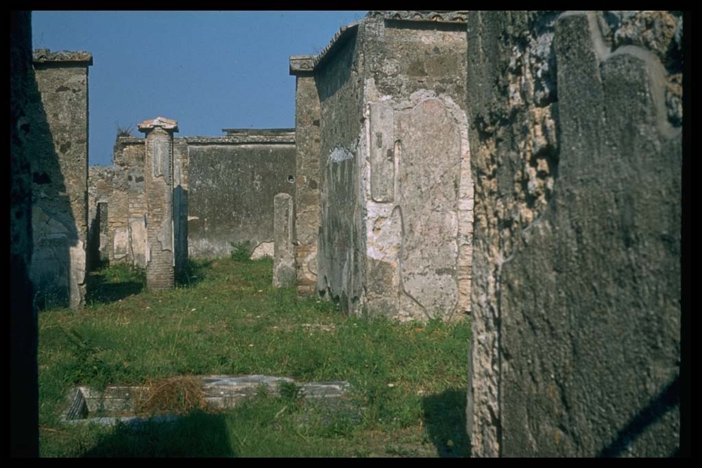 VI.2.16 Pompeii. Looking east from entrance fauces across atrium and impluvium.
Photographed 1970-79 by Günther Einhorn, picture courtesy of his son Ralf Einhorn.