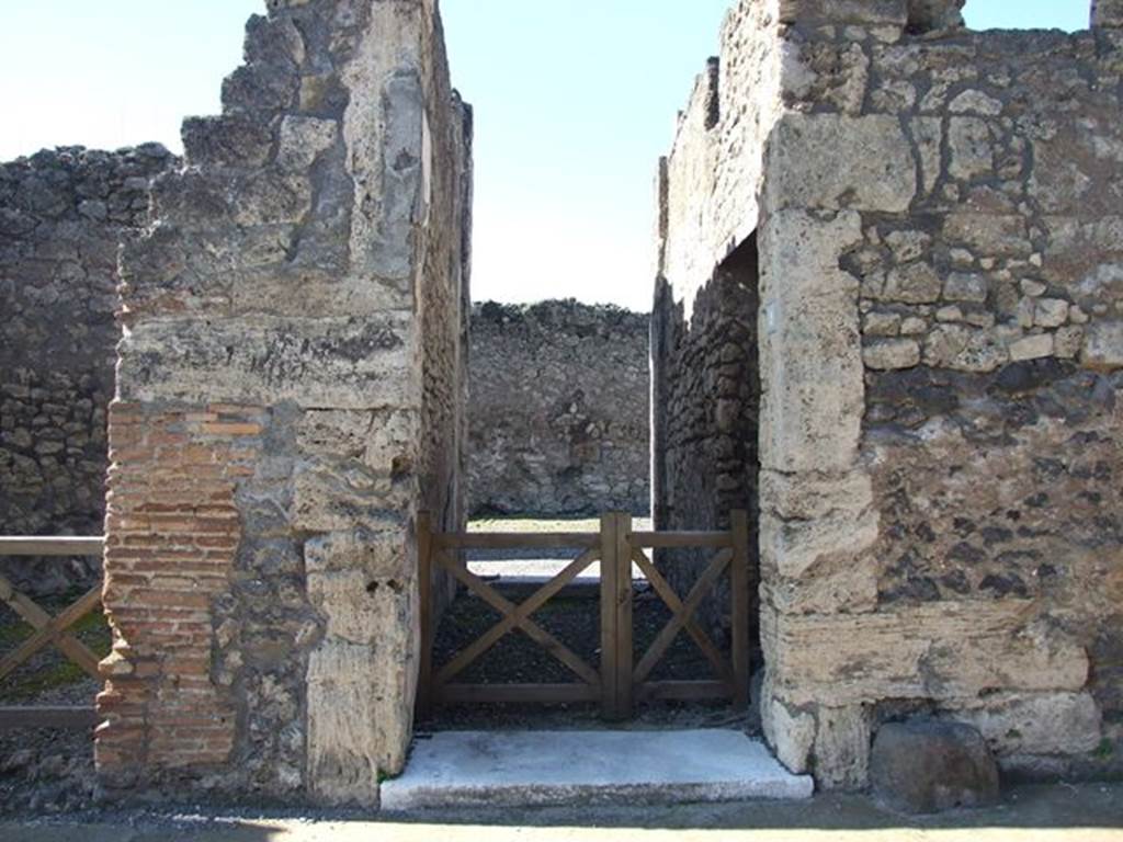 VI.7.9 Pompeii. March 2009. Looking west from entrance along entrance corridor or fauces.