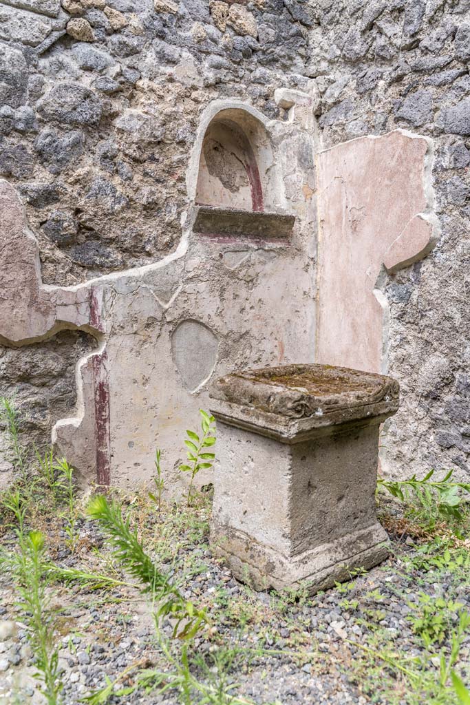 VI.7.23 Pompeii. July 2021. 
Lararium niche and altar in kitchen area. Photo courtesy of Johannes Eber.
