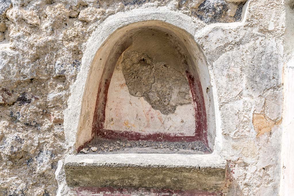 VI.7.23 Pompeii. July 2021. Niche in kitchen. Photo courtesy of Johannes Eber.