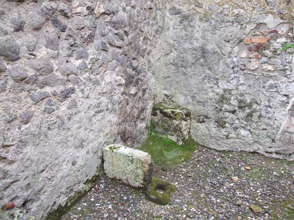 VI.7.23 Pompeii. December 2006. Room adjoining kitchen, looking towards north-west corner.
According to Fiorelli, near the kitchen was another rustic room with a bench supported by brick, for preparing food.
See Pappalardo, U., 2001. La Descrizione di Pompei per Giuseppe Fiorelli (1875). Napoli: Massa Editore. (p.59)
According to Hobson, this could be the site of a possible additional latrine.
See Hobson, B., 2009. Pompeii, Latrines and Down Pipes. BAR International series 2041. Oxford. Hadrian Books. (p.232)
