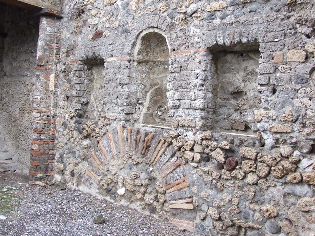 VI.7.23 Pompeii. December 2006. Looking west towards three niches on the north wall behind the site of the summer triclinium.