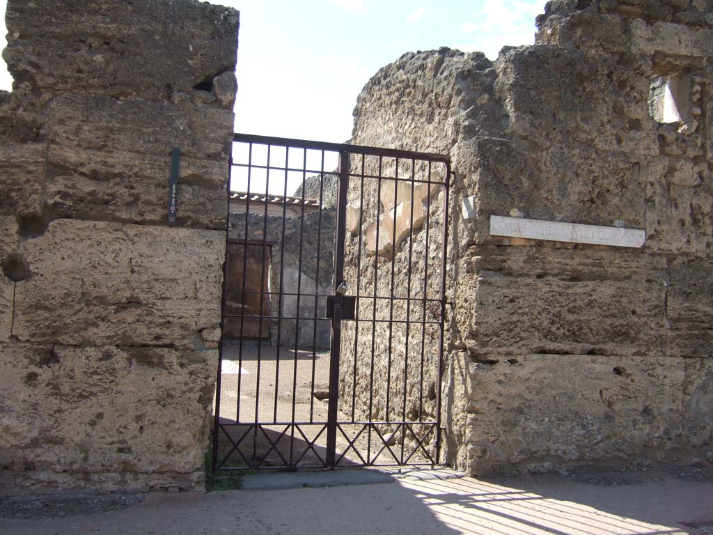 VI.7.23 Pompeii. September 2005. Entrance doorway.