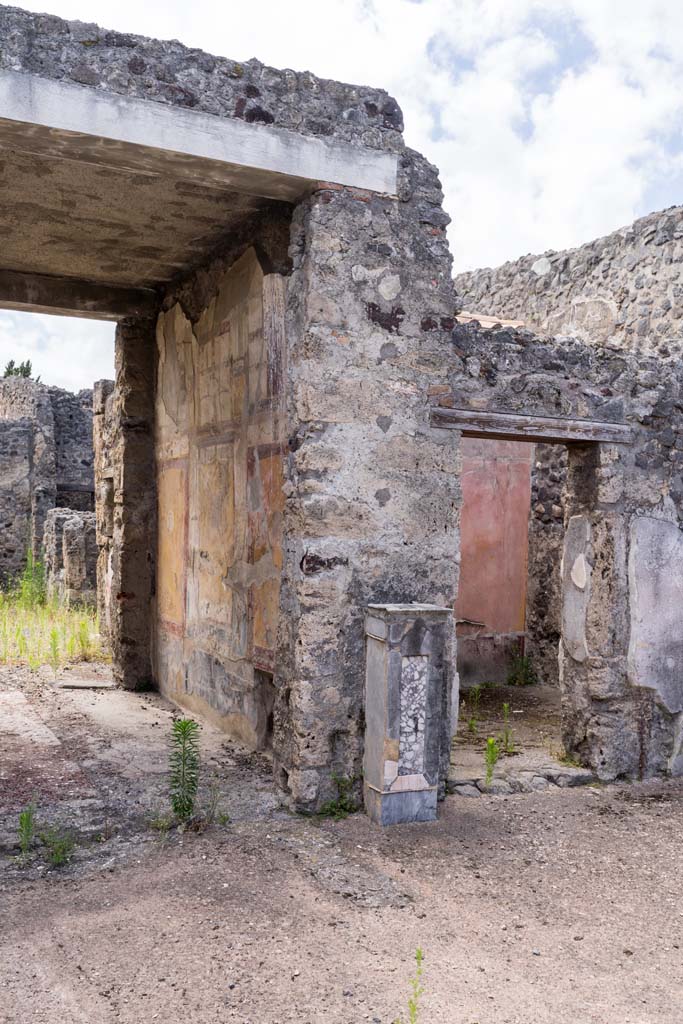 VI.7.23 Pompeii. July 2021. 
Looking west across atrium towards north wall of tablinum and doorway to cubiculum. 
Photo courtesy of Johannes Eber.
