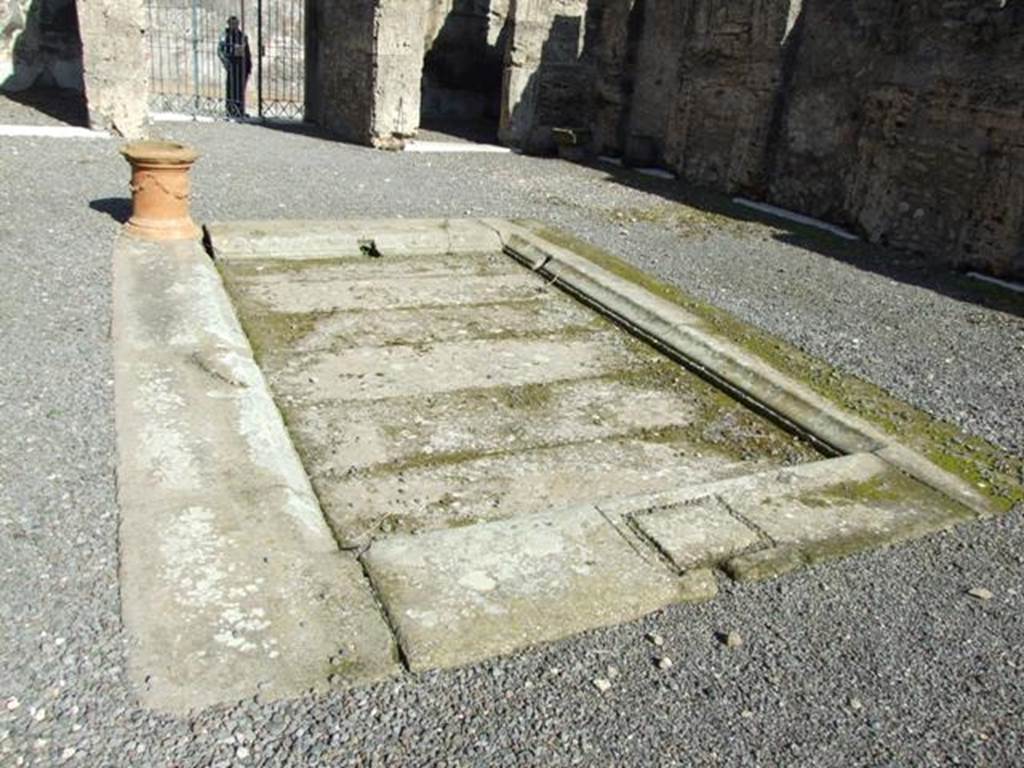 VI.8.22 Pompeii.  March 2009.  Room 1.  Atrium.  Looking east across the impluvium.