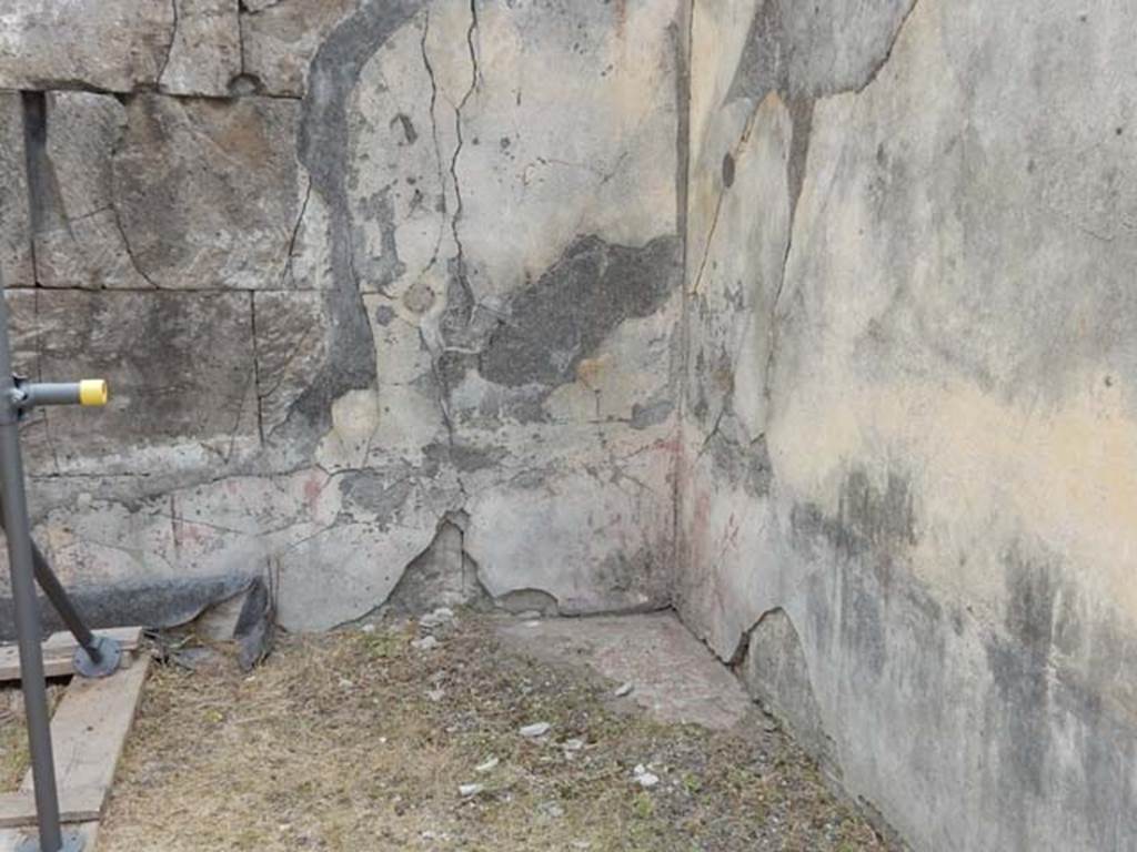 VI.8.22 Pompeii. May 2017. Room 19, looking towards south-east corner. Photo courtesy of Buzz Ferebee.
