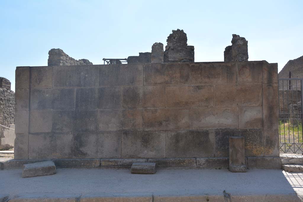 VI.8.21, Pompeii, on left. July 2017. Exterior wall on west side of Via di Mercurio, with VI.8.22, on right.
Foto Annette Haug, ERC Grant 681269 DÉCOR.
