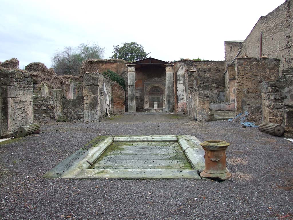 VI.8.22 Pompeii. December 2006. Looking west across atrium and impluvium.