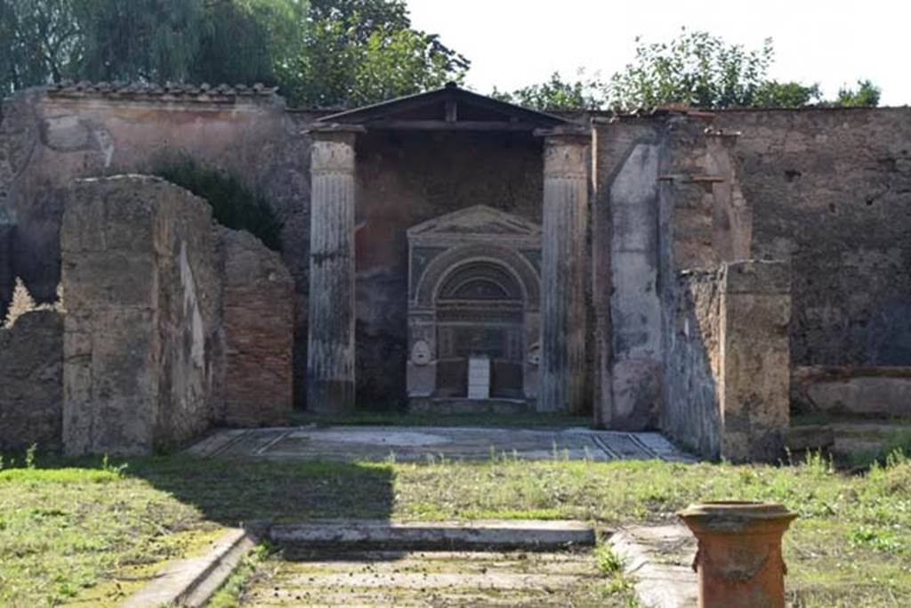 VI.8.22 Pompeii. November 2016. Looking west across atrium towards tablinum and garden area. Photo courtesy of Marie Schulze.

