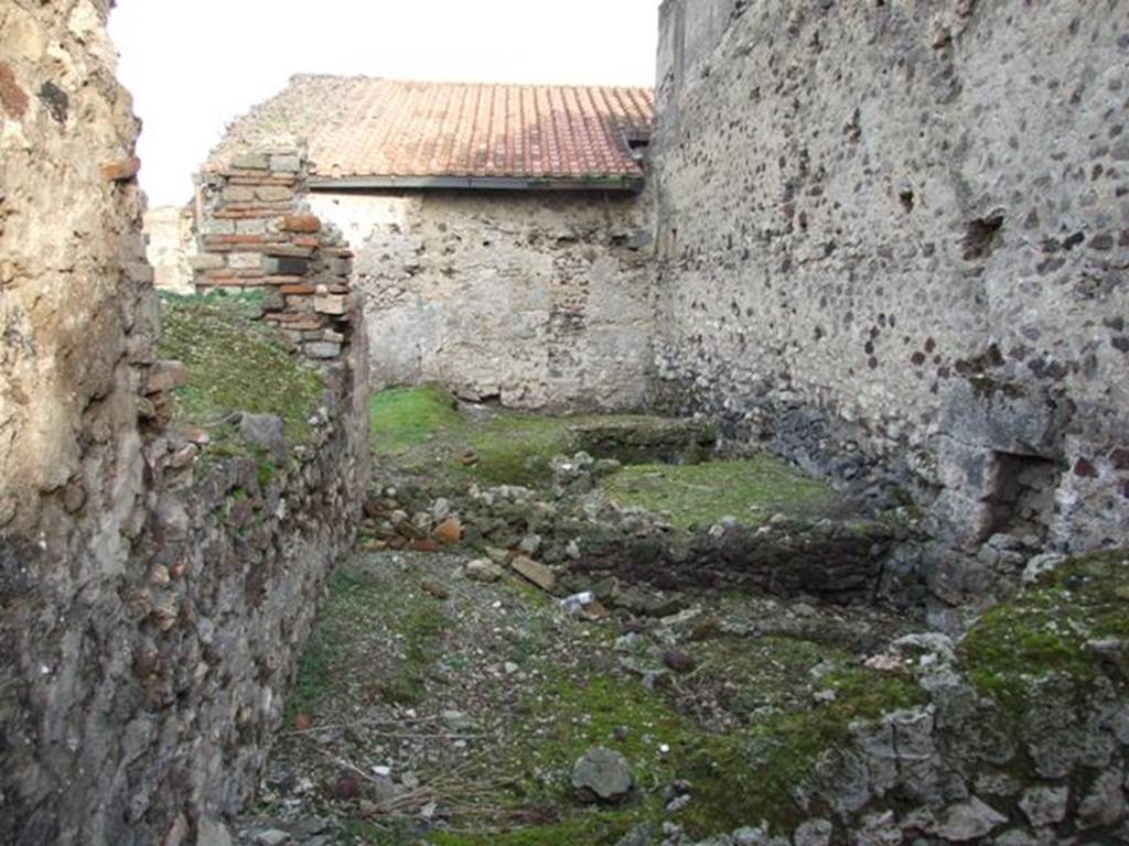 VI.9.1 Pompeii. December 2007. Looking east along south wall of garden area, from room 17.