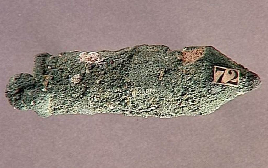 VI.9.1 Bronze handle?.  Length 0.08m.  OA 1827 Manche?, muse Cond, photo RMN  R.G. Ojeda 