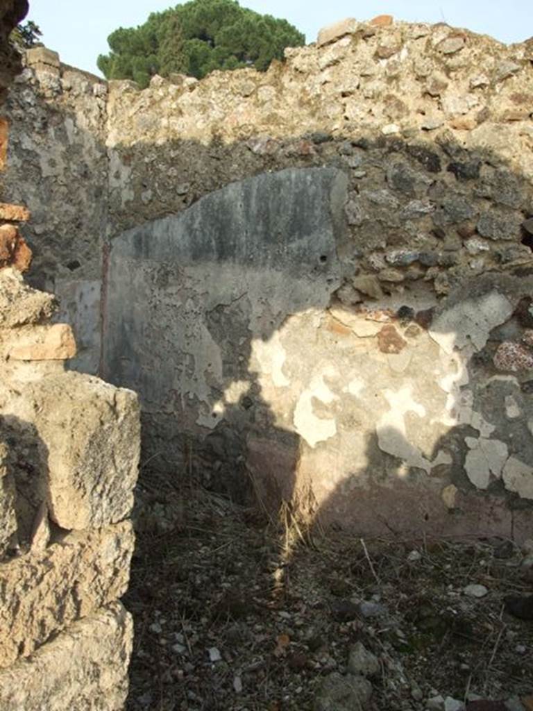 VI.9.14 Pompeii. December 2007. Doorway to small room 30, on east side of large room 31. Looking north-east.
