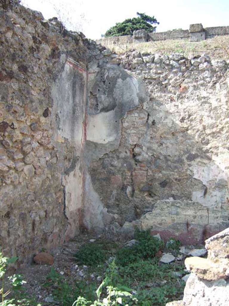 VI.9.14 Pompeii. December 2007. Room 30, north-west corner of small room. According to Packer, the low dado was red, and green and yellow borders separated the white main zone into vertical rectangular panels. See Cronache Pompeiane, IV, 1978, for article by Packer, J: Inns at Pompeii: a short survey (p.24-30). See Bullettino Archeologico Napolitano, 1, 1843, p.68-70.