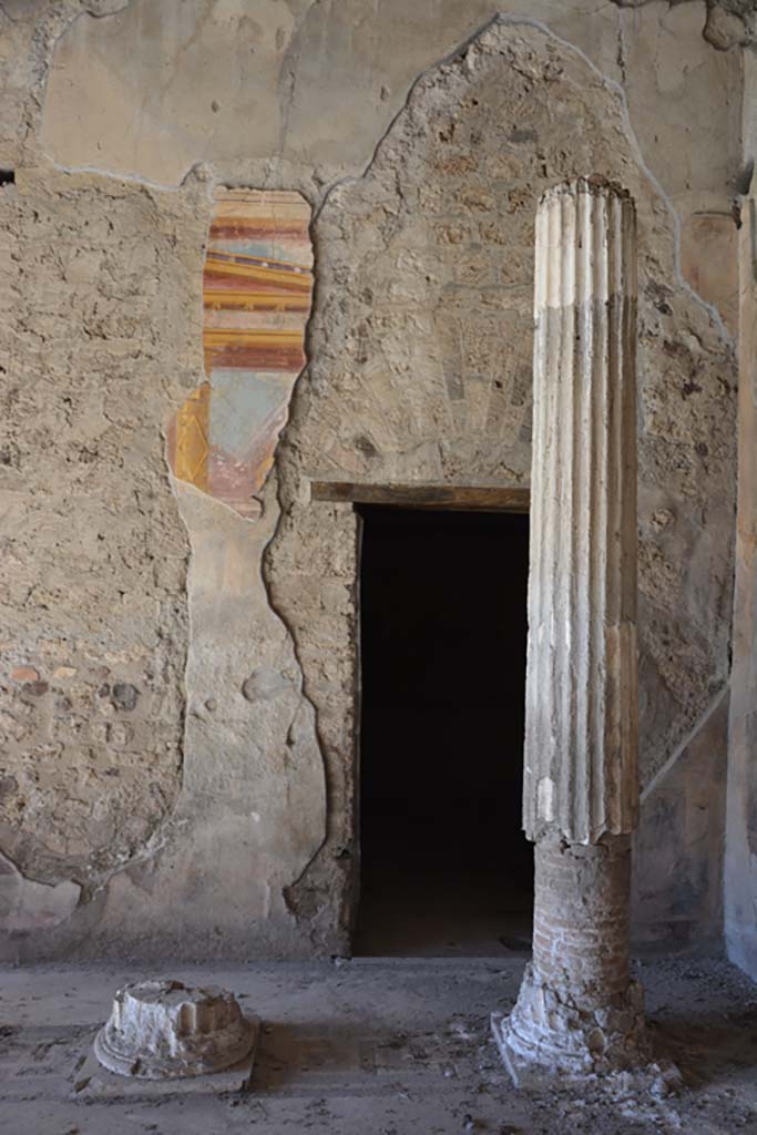 VI.11.10 Pompeii. November 2017. Room 43, west wall at north end with doorway to room 44.
Foto Annette Haug, ERC Grant 681269 DCOR
