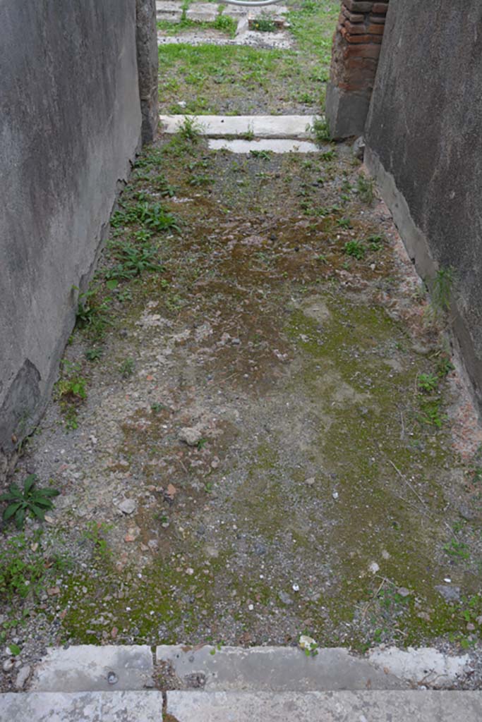 VI.11.10 Pompeii. October 2017. Room 48, looking west along flooring of corridor.
Foto Annette Haug, ERC Grant 681269 DCOR
