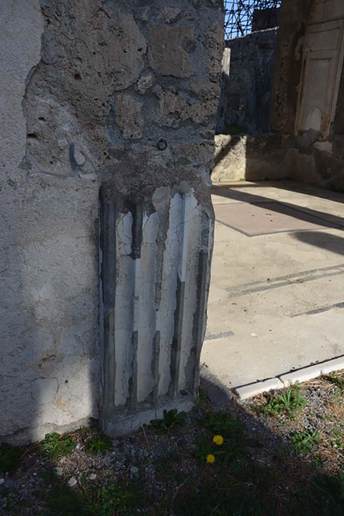 VI.11.10 Pompeii. October 2017. 
Room 33, detail of pilaster on west wall of tablinum/north wall of atrium. 
Foto Annette Haug, ERC Grant 681269 DÉCOR
